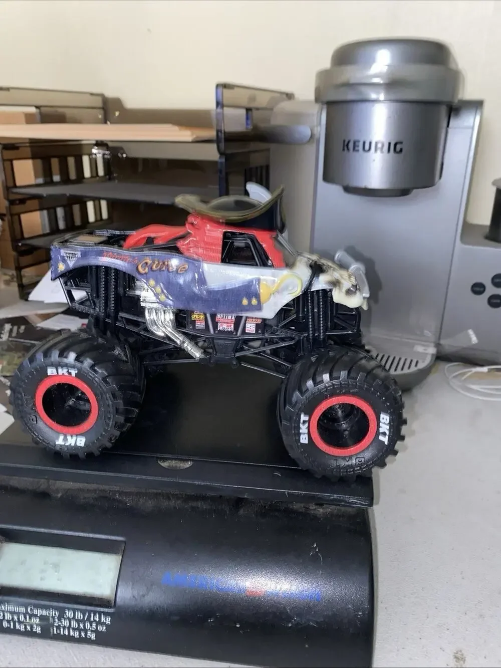 Monster Jam - Pirate's Curse - 1:24 Scale Monster Truck 2019 Version
